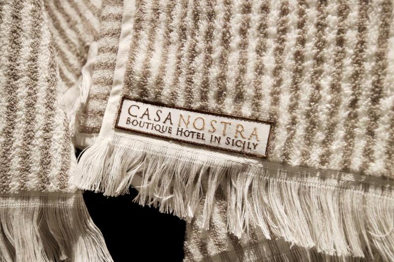 Deluxe Double Room with Balcony image 2