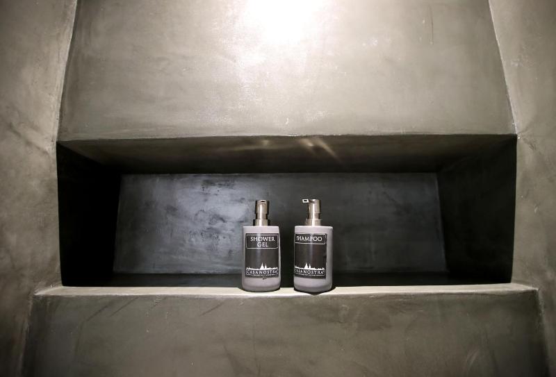 Deluxe Double Room with Balcony image 3