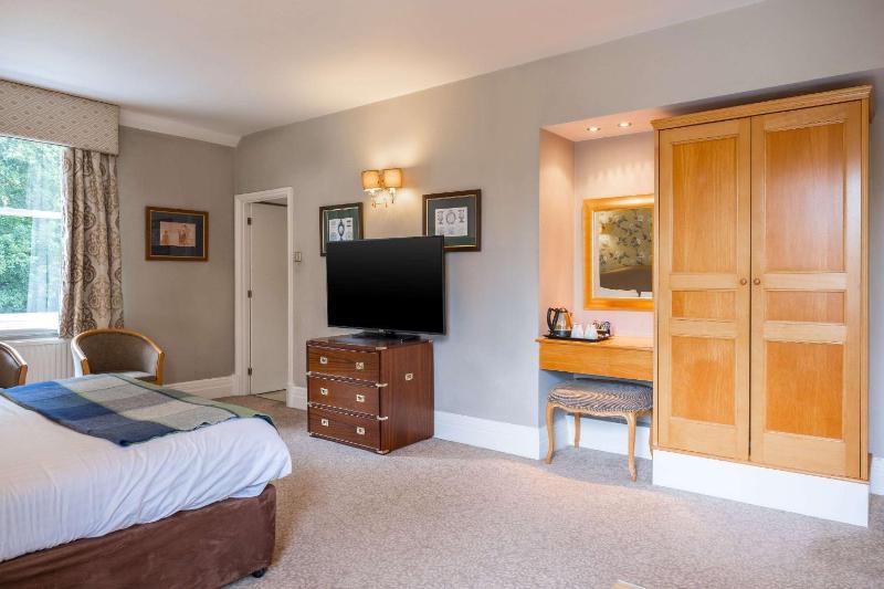 Family Room image 1