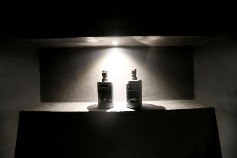 Deluxe Double Room with Balcony image 2