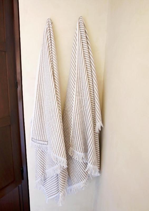 Deluxe Double Room with Balcony image 3