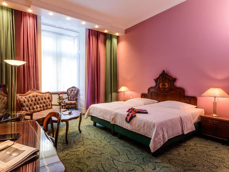 Superior Double Room image 4