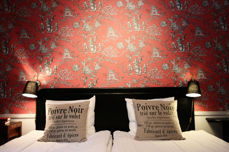 Standard Twin Room image 3