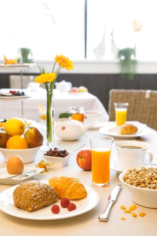 Deluxe Double Room image 3