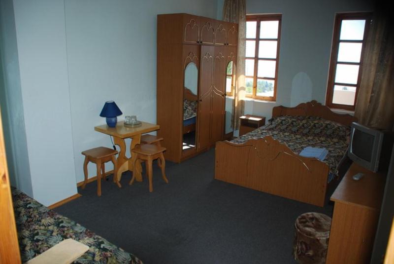 Standard Triple Room image 3