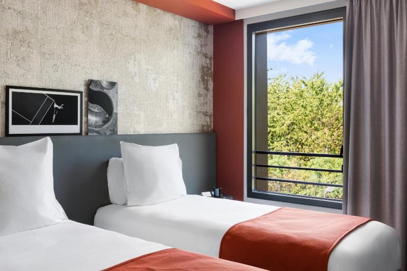 Twin Room image 3