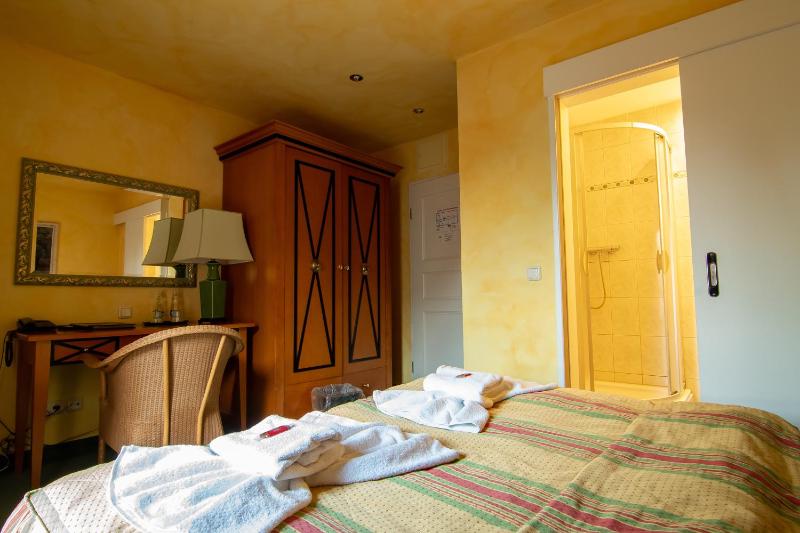 Double Room image 2