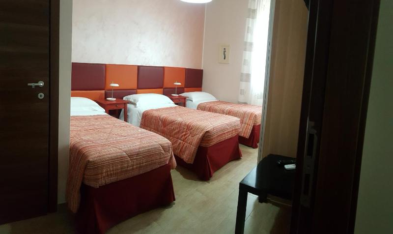 Comfort Triple Room image 2