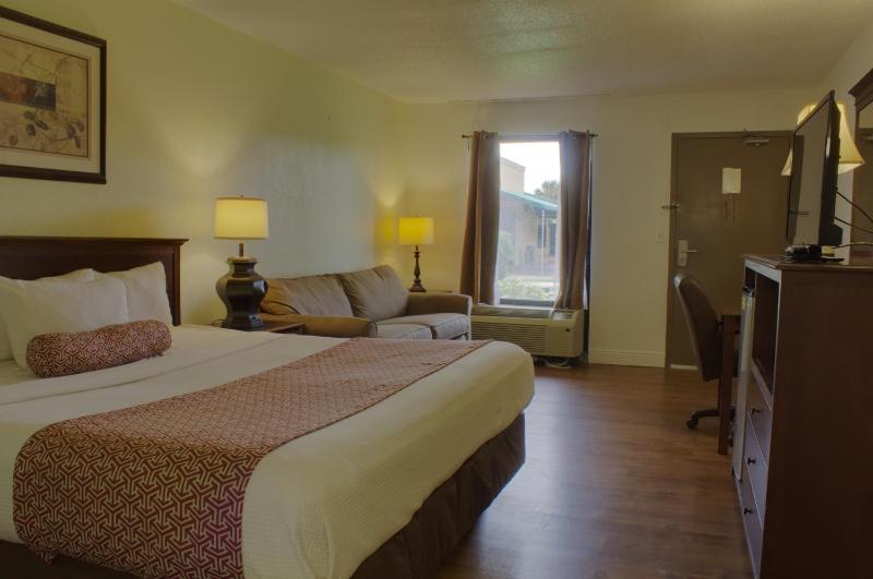 King Room with Sofa Bed image 2