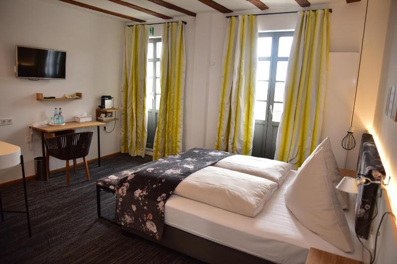 Standard Double Room image 1