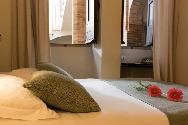Small Double Room image 1