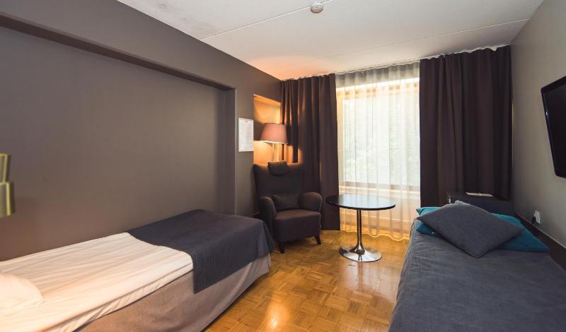 Twin Room image 4