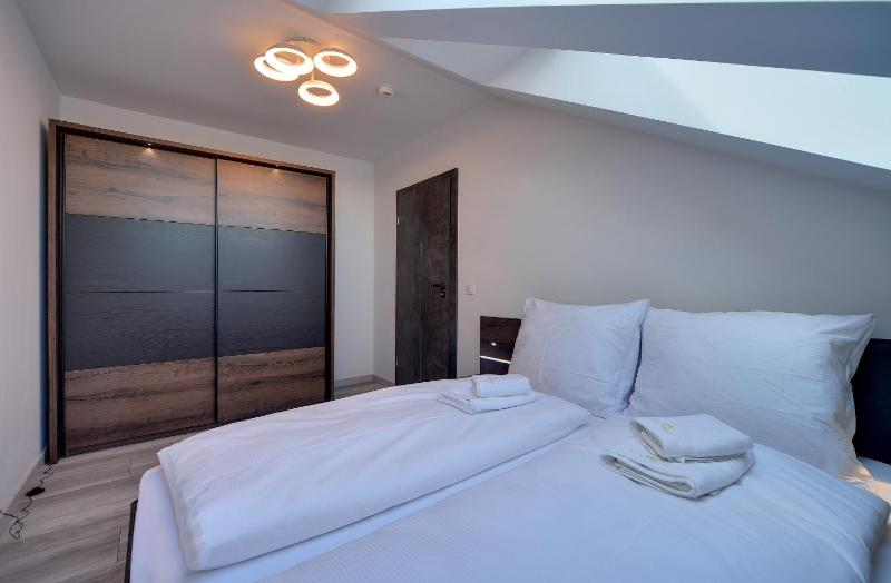 One-Bedroom Apartment image 4
