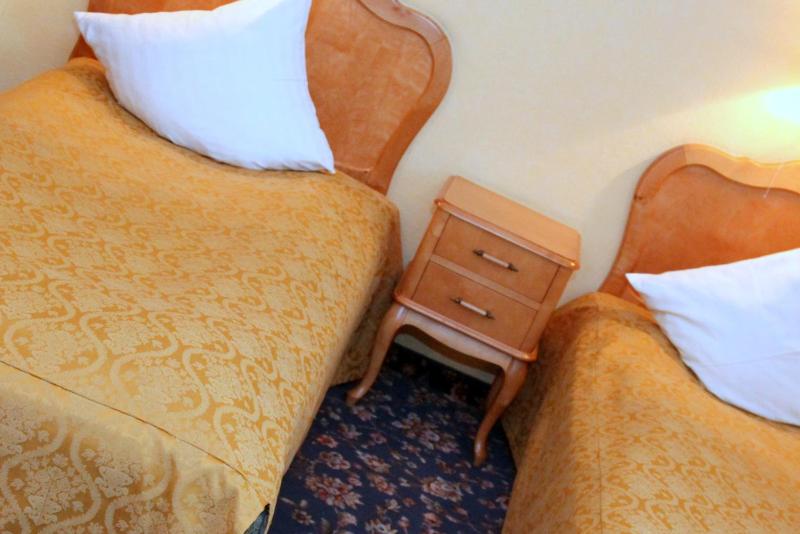 Classic Twin Room without Air Conditioning image 4