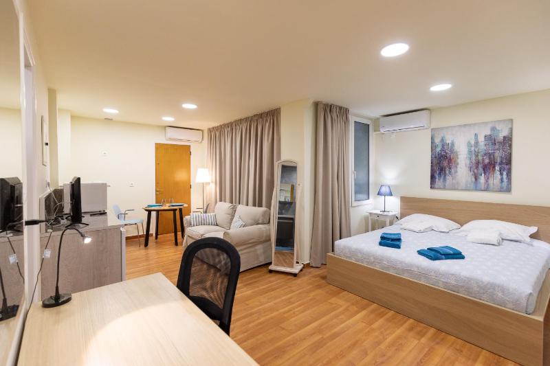 One-Bedroom Apartment image 2