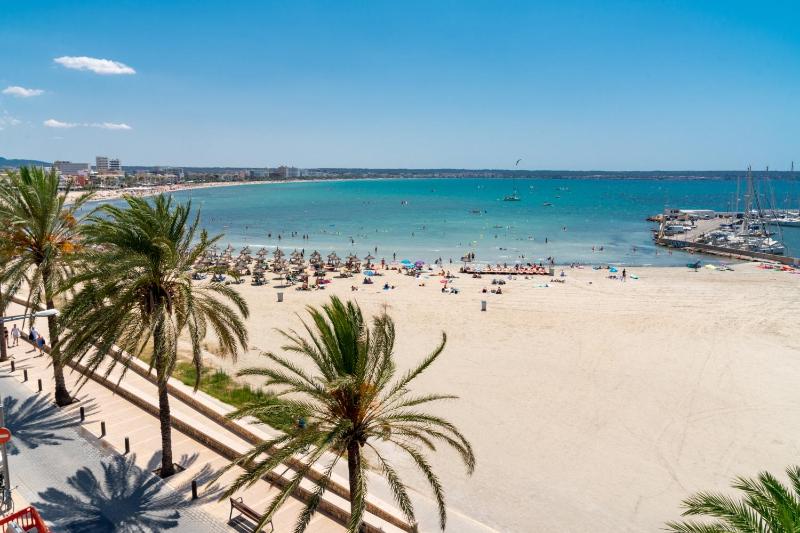 Double Room with Sea View image 4