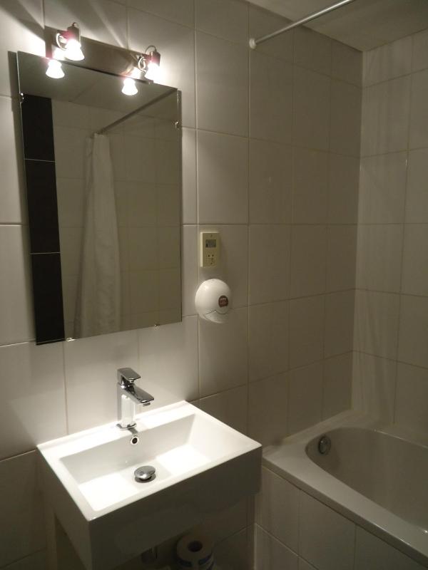 Single Room image 3