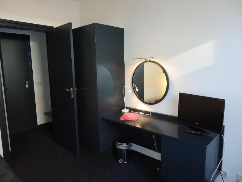 Double Room image 3