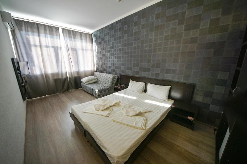 Double or Twin Room image 3