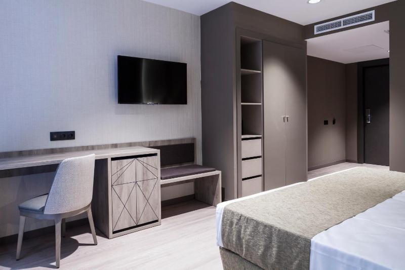 Superior Double Room image 3