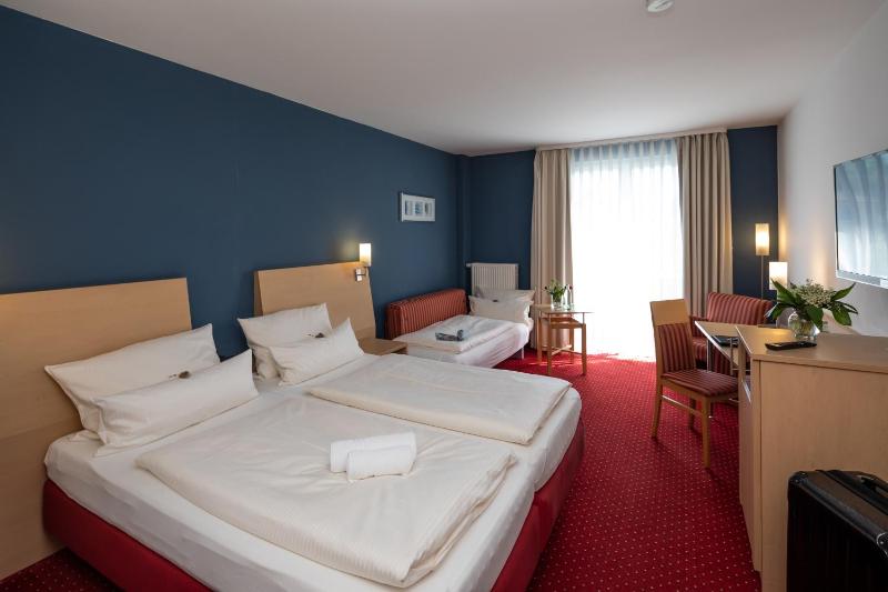 Double Room image 1