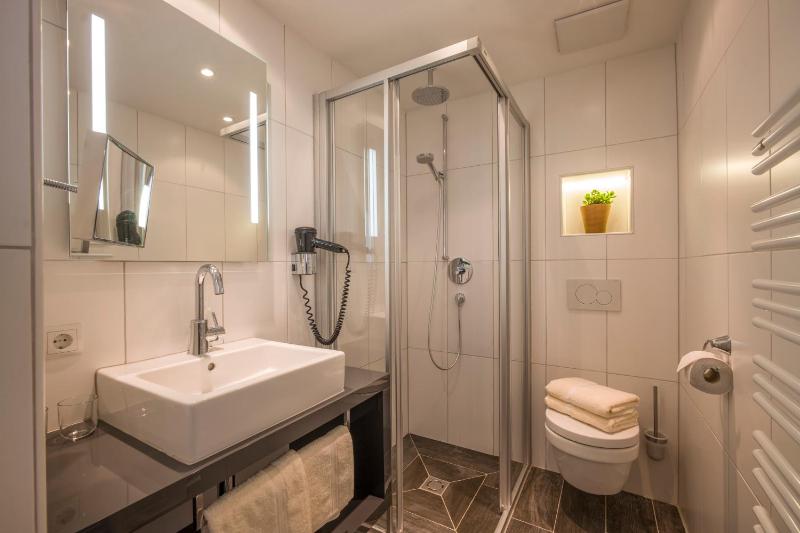 Double Room with Balcony image 3