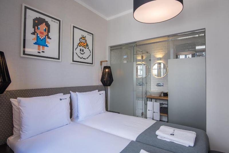 Twin or Double Room image 3
