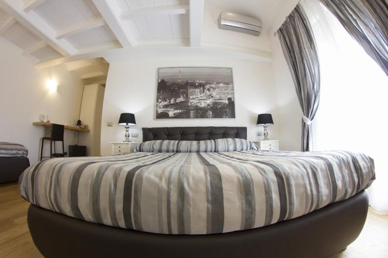 Comfort Triple Room with Shower image 3