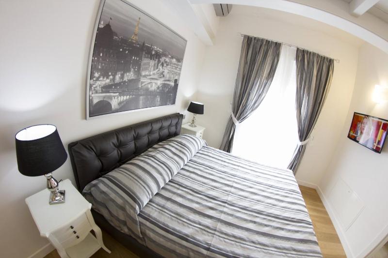 Comfort Triple Room with Shower image 2