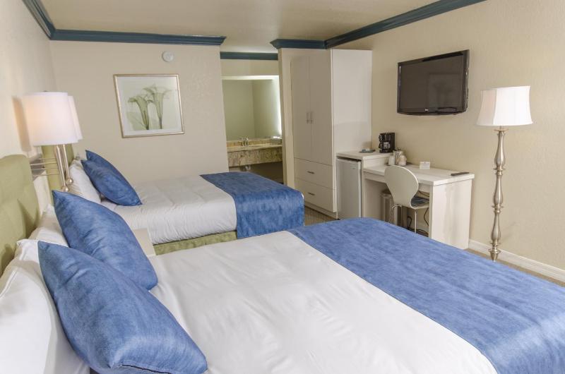 Queen Room image 4