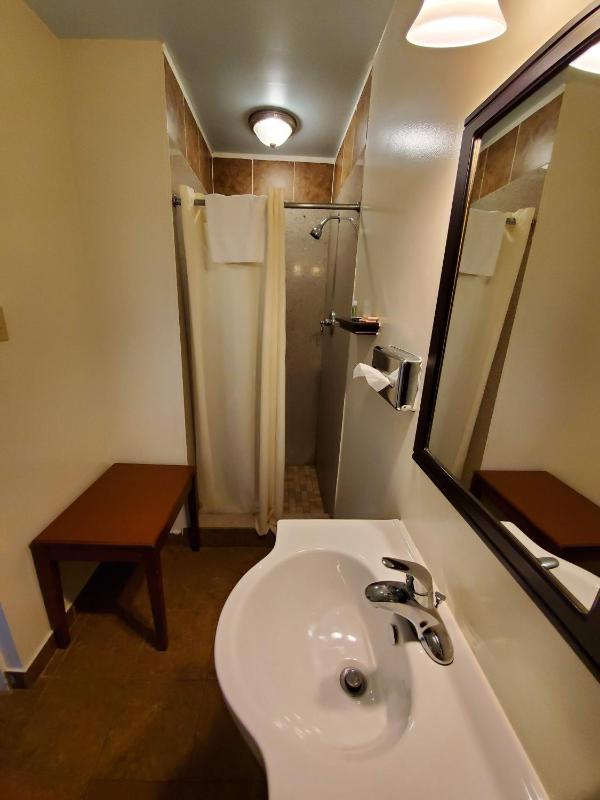 King Room image 3