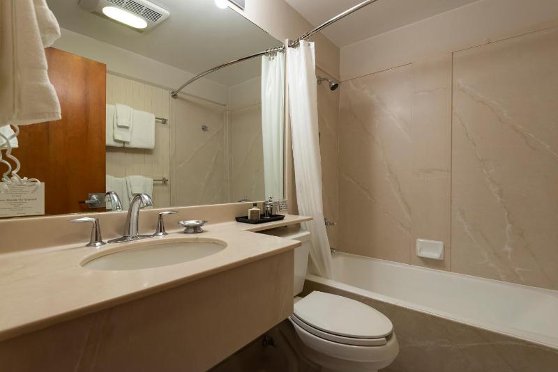 Twin Room with Balcony image 3