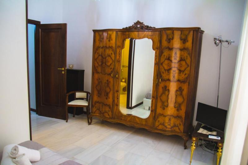 Double Room image 4