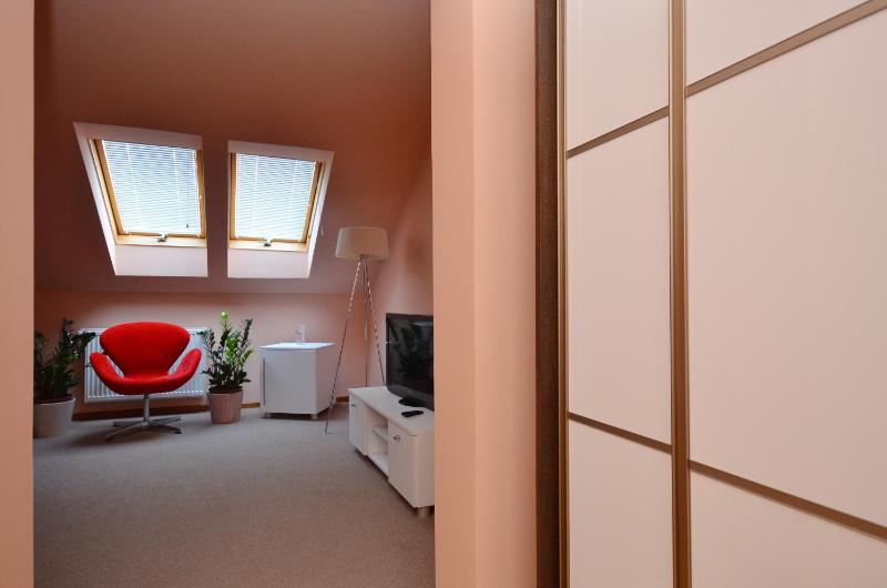 Single Room image 3