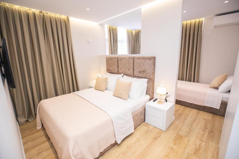 Deluxe Family Room image 1