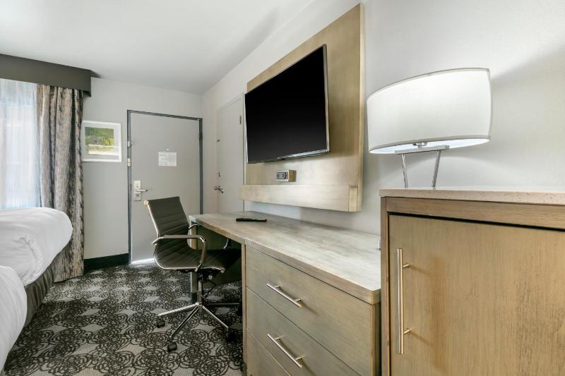 Standard Double Room with Two Double Beds image 3