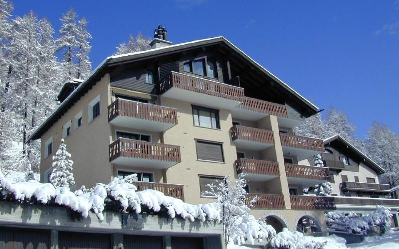 Apartment with Mountain View image 2