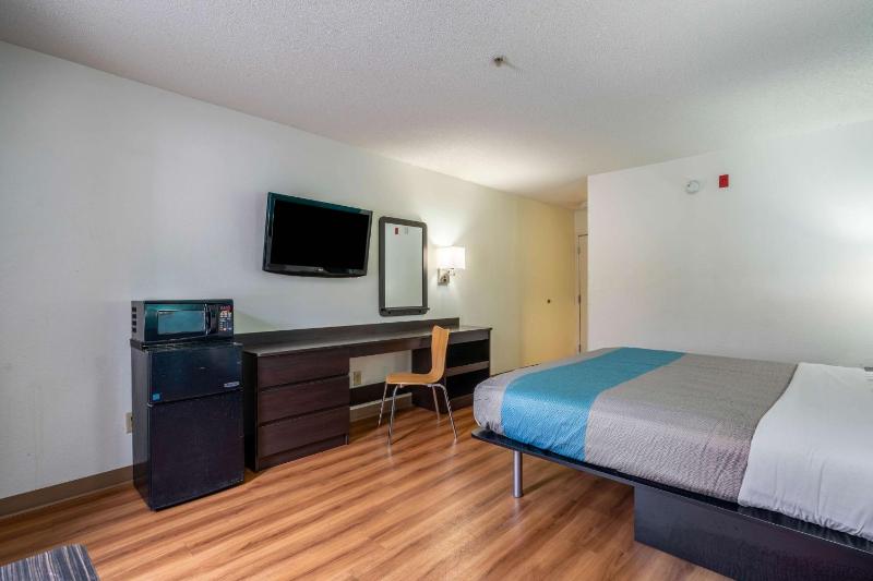 King Room - Non-Smoking image 1