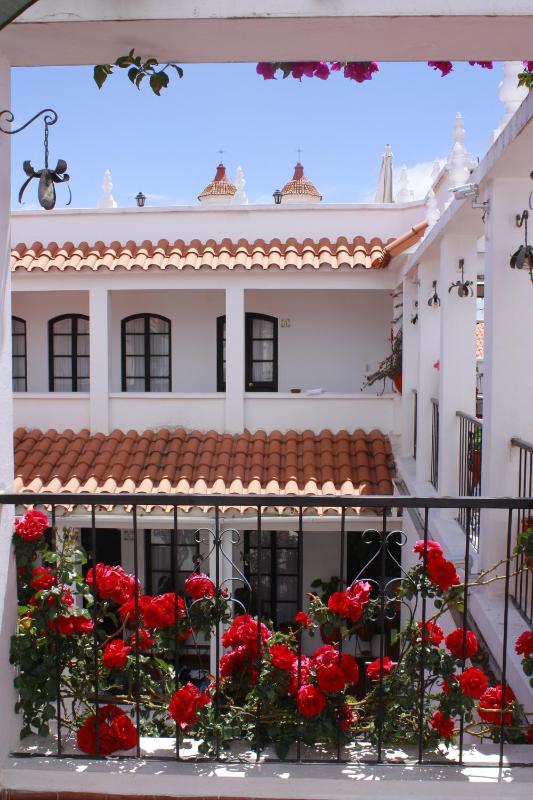 El Hotel de Su Merced - image 5
