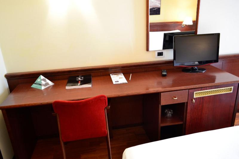 Single Room image 3