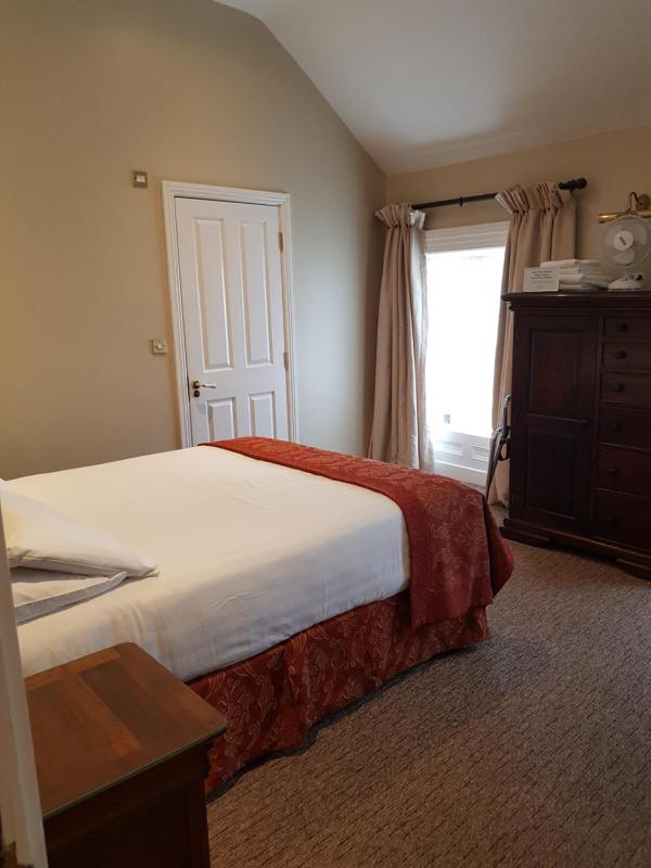 Deluxe Double Room image 2