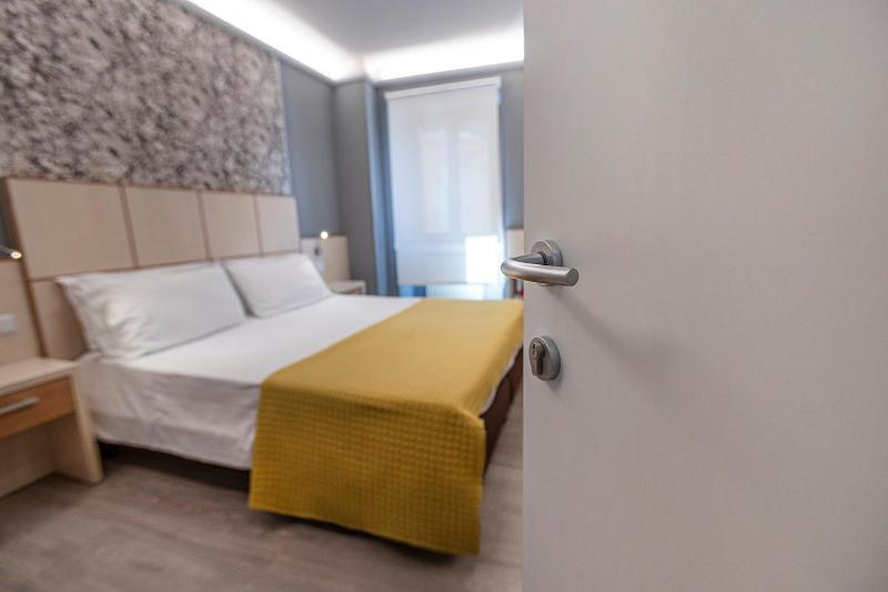 Double or Twin Room image 4
