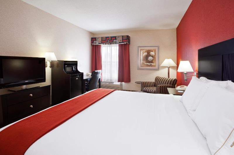 King Suite with Whirlpool - Non-Smoking image 2