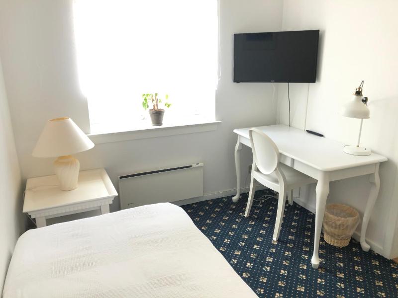 Single Room with Shower image 1