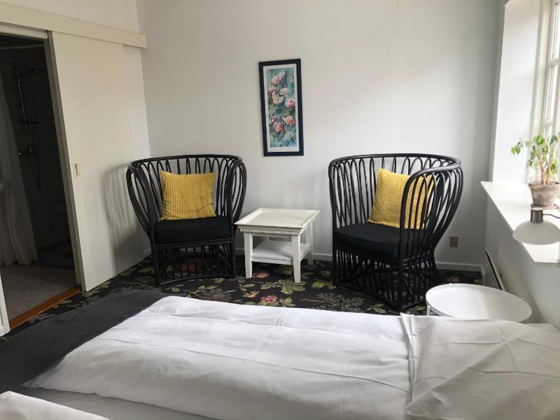 Double Room image 4
