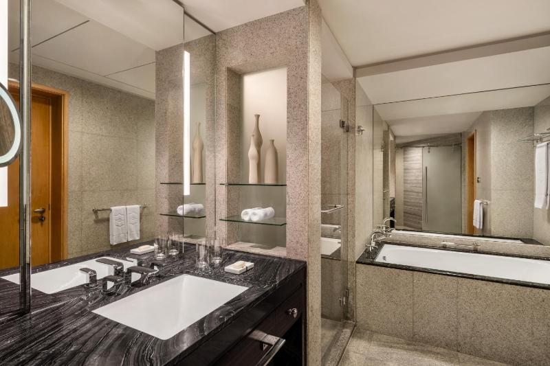 Deluxe King Room with Burj Khalifa View image 4