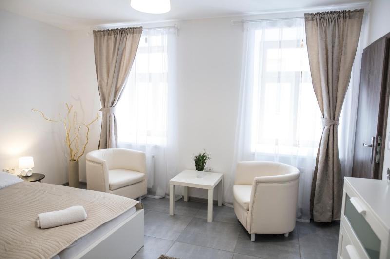 Double Room image 3