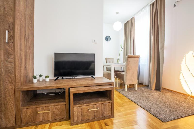 Thomas Residence - image 12