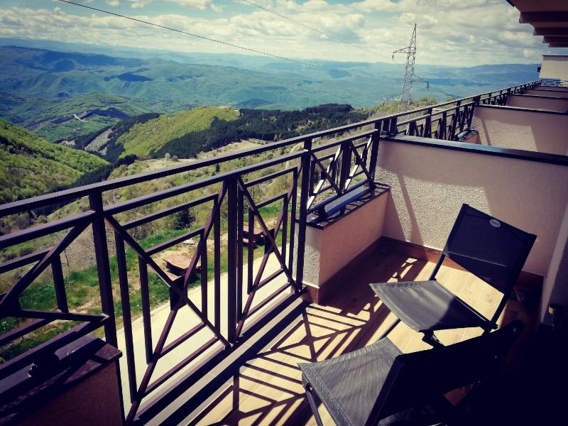 Apartment with Mountain View image 1