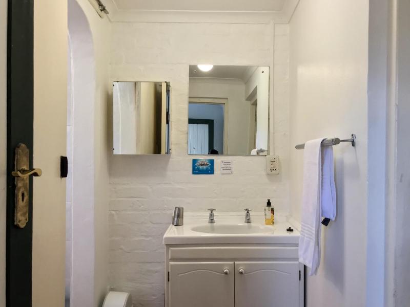 Twin Room image 2
